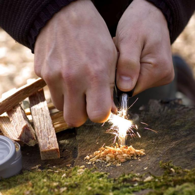 technique-survie-faire-du-feu-en-foret